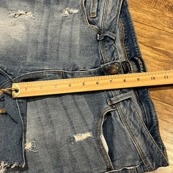 GENERRA denim distressed Jean shorts - Picture 5 of 10